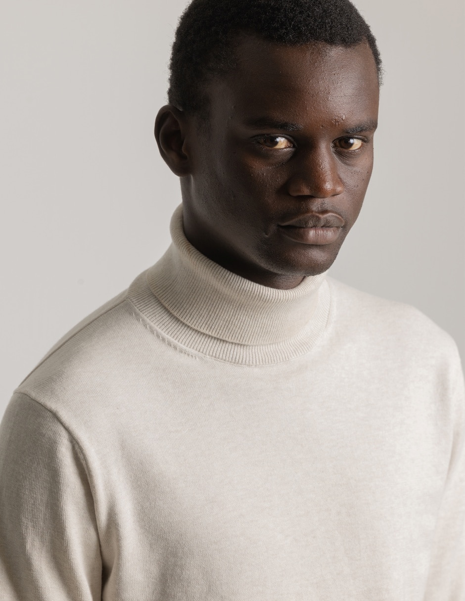 Suéter cuello tortuga para hombre