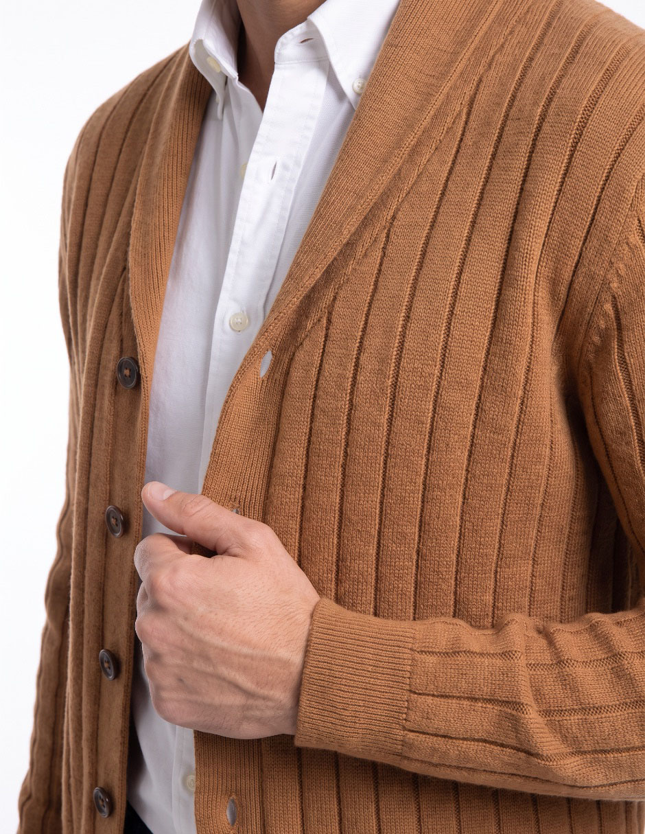 Suéter cuello V para hombre 4